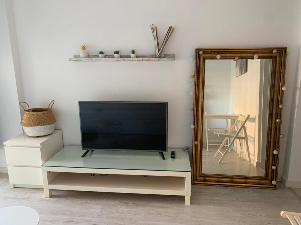 Acogedor Estudio En Primera Linea De Playa Benalmádena Kültér fotó